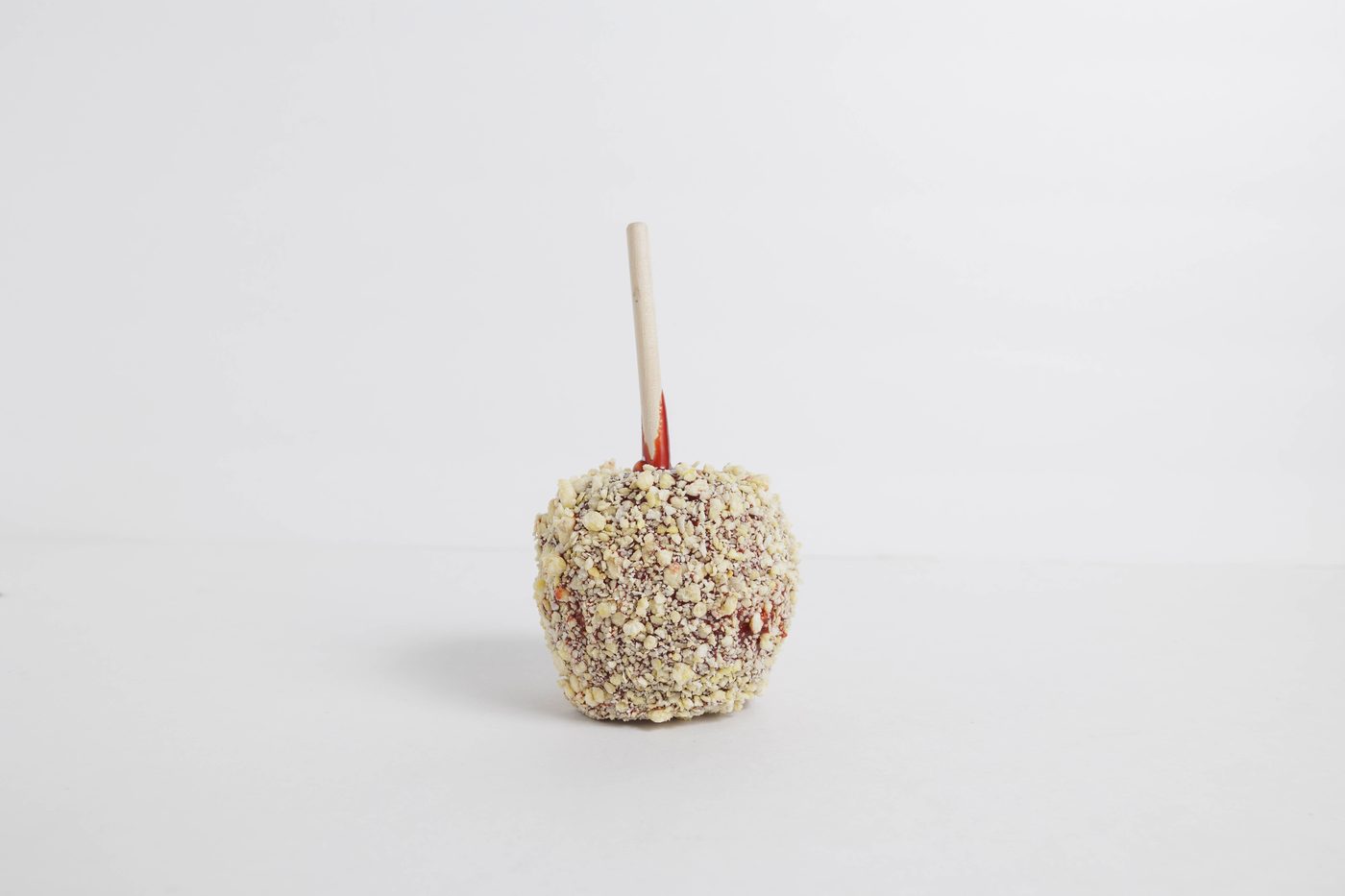 Karm'l Dapple caramel apple with crunch topping
