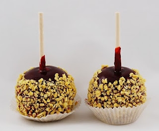 Karm'l Dapple red caramel crunch, unwrapped